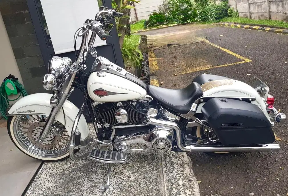 Harley Davidson Heritage Softail Putih thn 2000