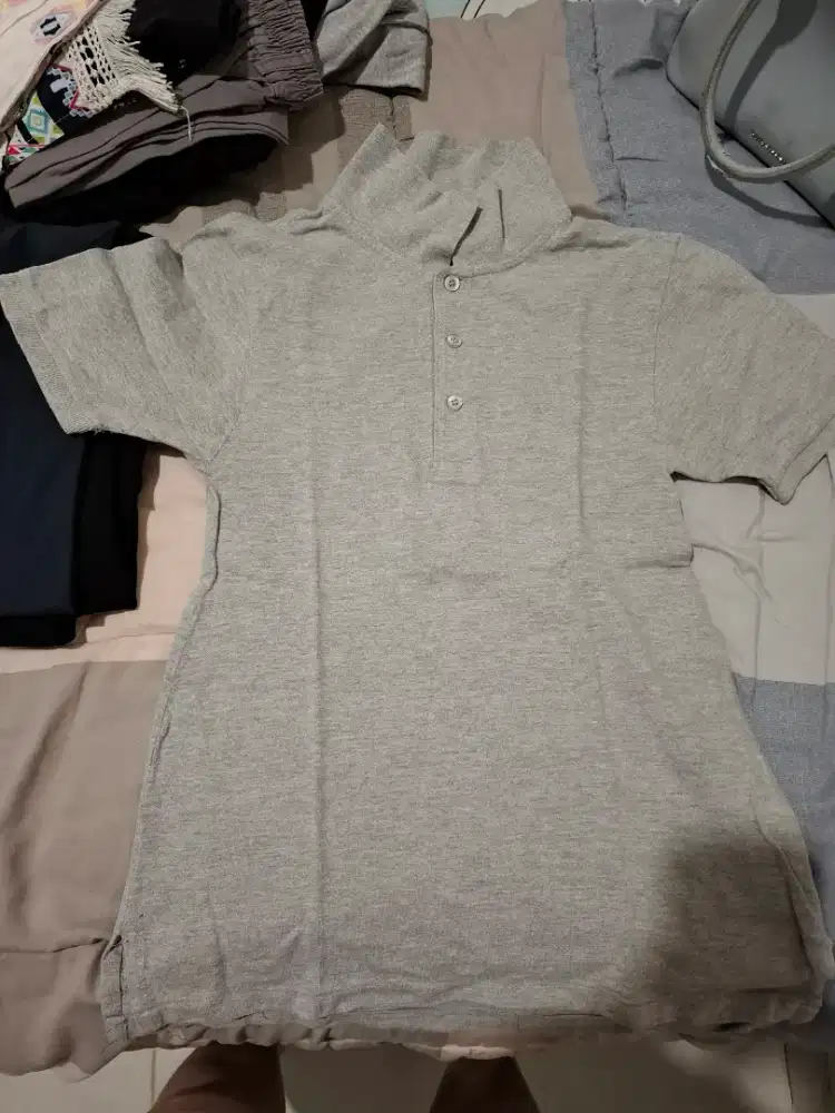 Kaos kerah abu  no deffect