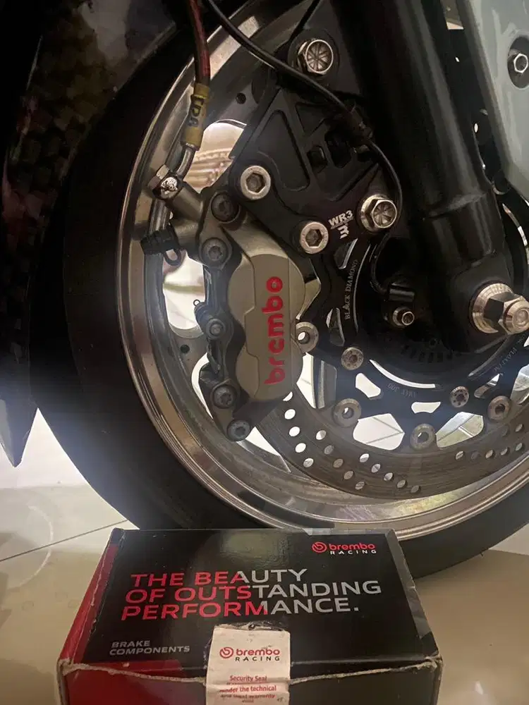 Kaliper Brembo 4P + Breket WR3 XMAX