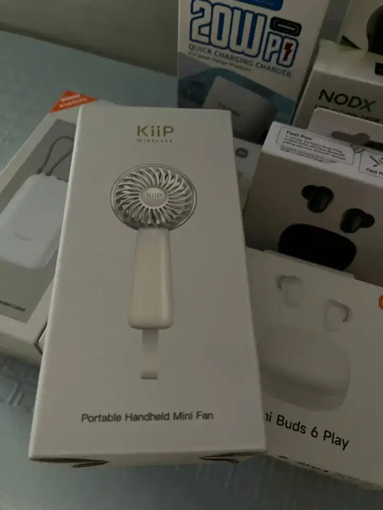 Kipas portable warna putih