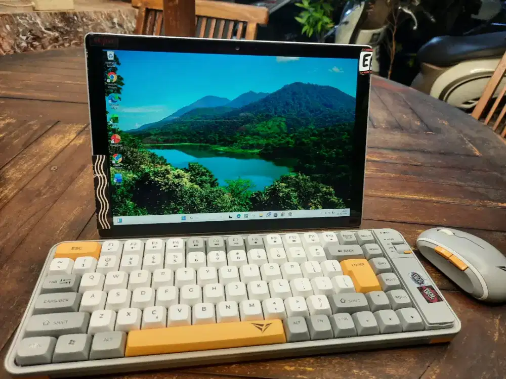 Dijual Microsoft surface pro 5 8/256 Gb Minus