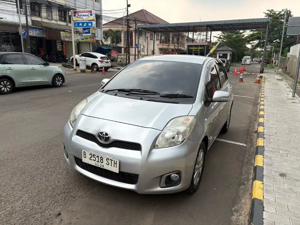 Toyota Yaris J AT  2012