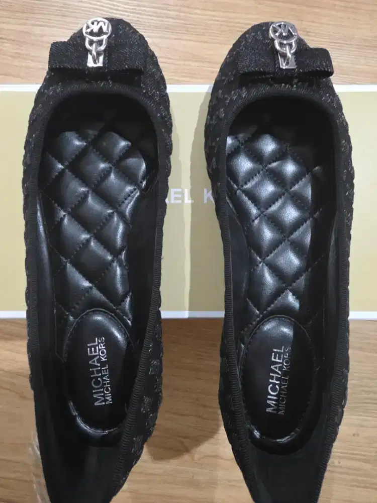 Mikhael kors honey ballet black