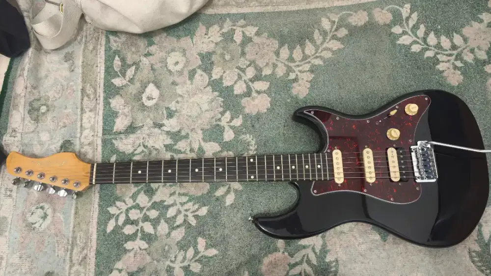 Gitar listrik Sire S3 stratocaster hitam HSS