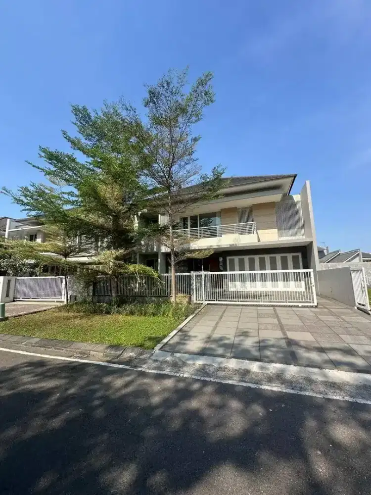 DIJUAL RUMAH DI ROYAL RESIDENCE WIYUNG ADA KOLAM RENANG MEWAH