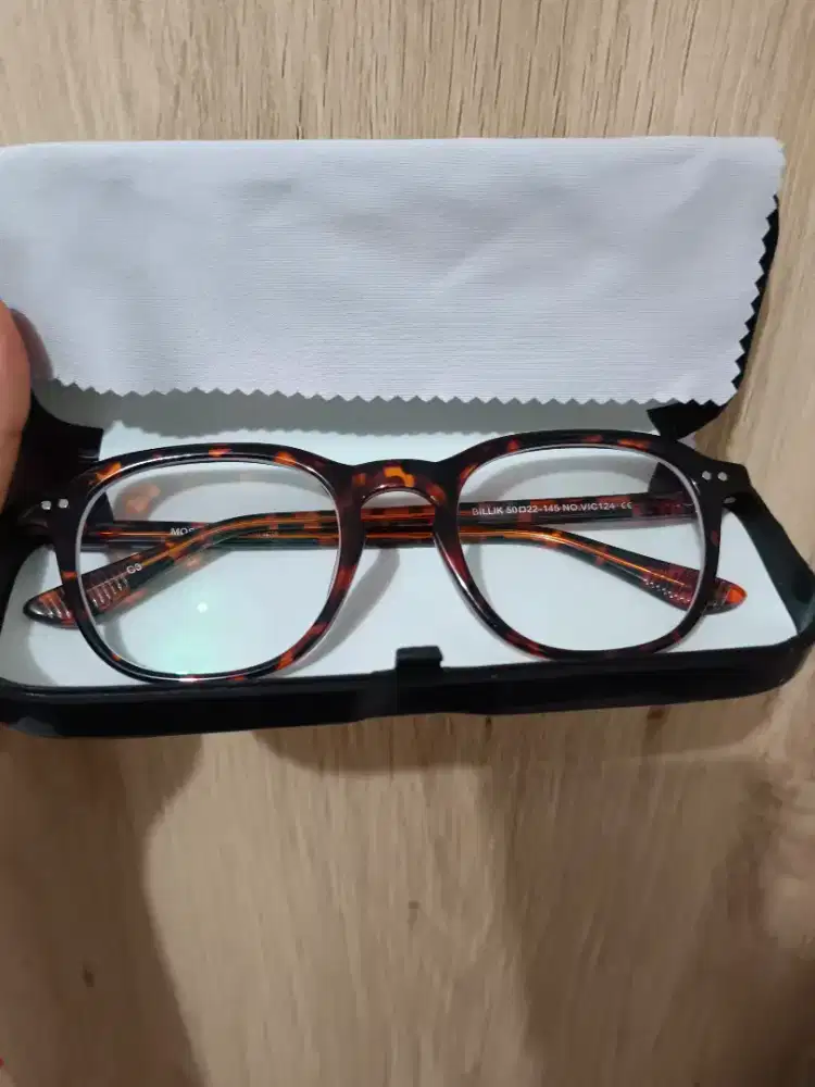 Kacamata viral minus