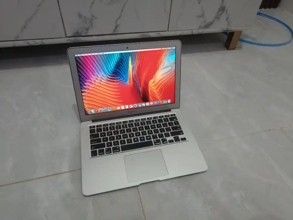 Macbook Air 2017 8/250GB kondisi Seperti baru