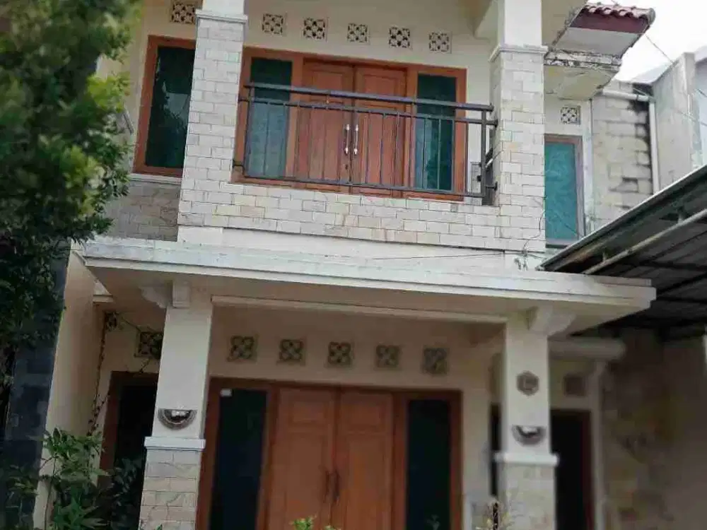 rumah cluster 2 lantai tepi jalan dekat Alana hotel Colomadu