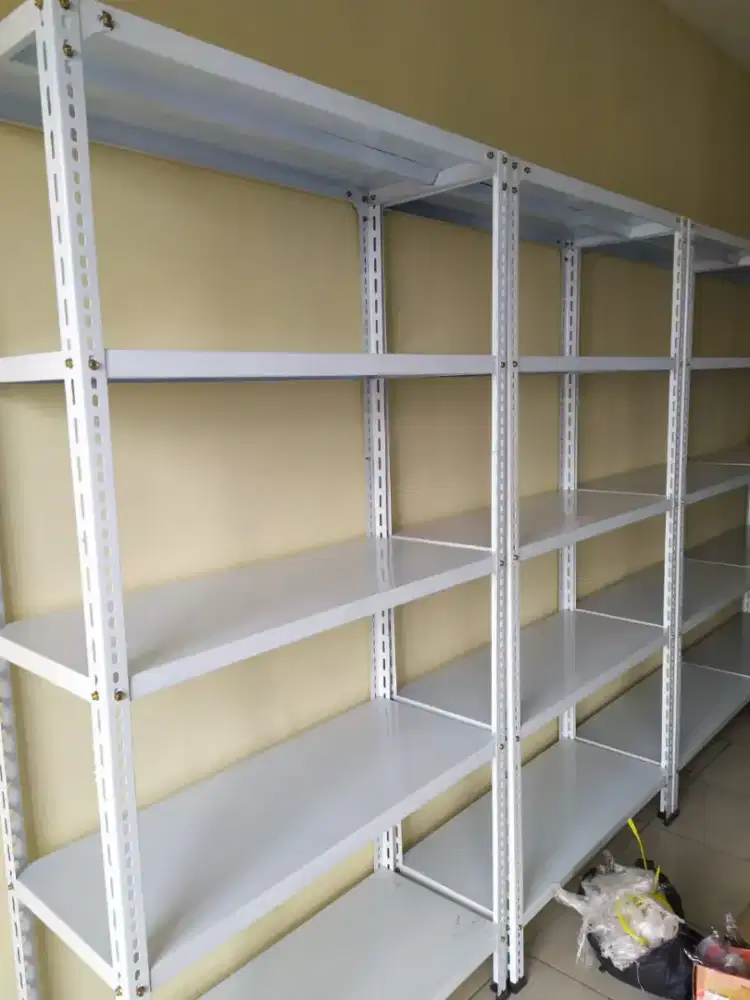 Rak besi mudah di bongkar pasang