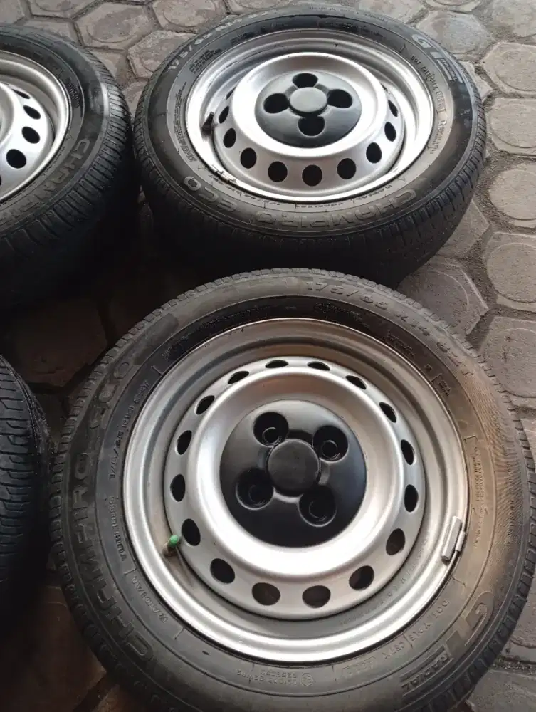 Velg 14 kaleng pcd 4x100 + ban champiro 175/65/14 thn 2022