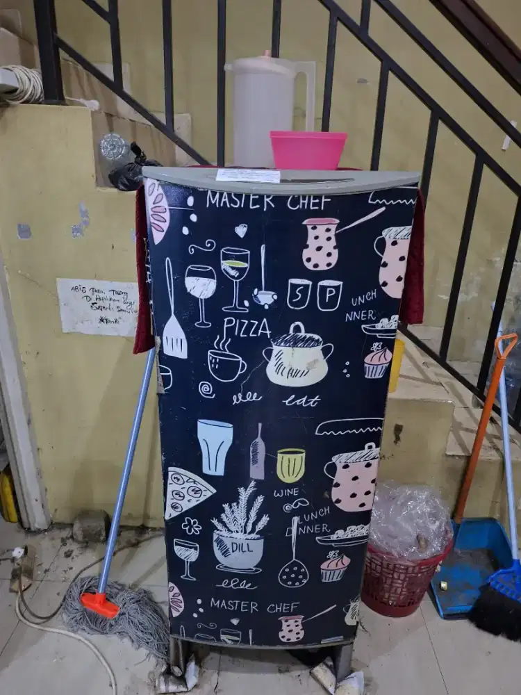 dijual kulkas sharp jadul 600rb nego