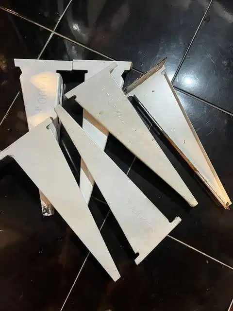 BRACKET AC OUTDOOR 4 PASANG