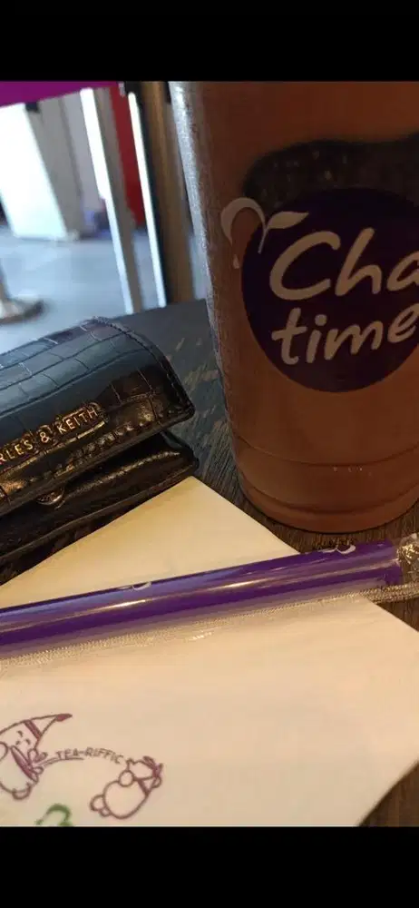 Di butuh kan PR untuk restaurant and lounge.