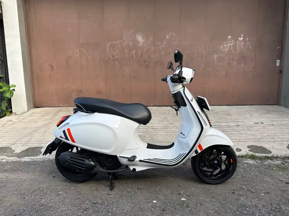 KM 1.900 perak! Vespa Sprint ABS 2024 matic piaggio primavera iget gts