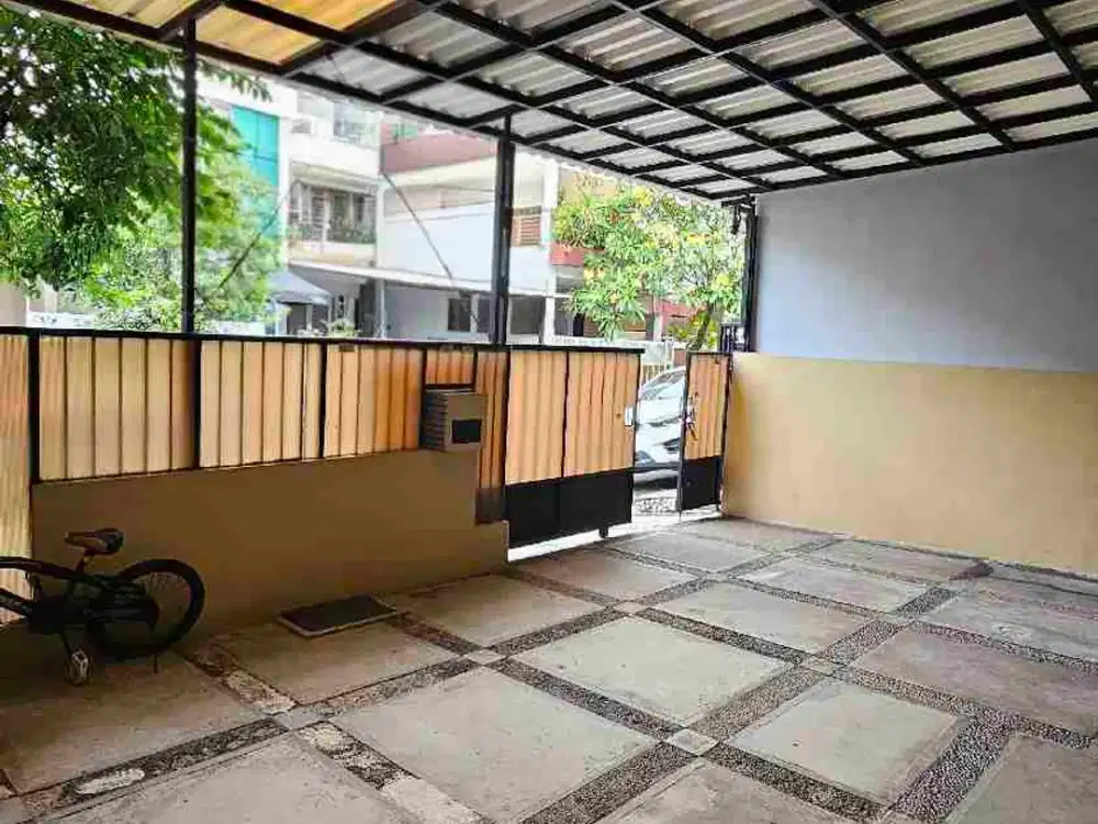 RUMAH SIAP HUNI 2 LANTAI DALAM KOMPLEK PERMATA PURI MEDIA JAKARTA BARAT