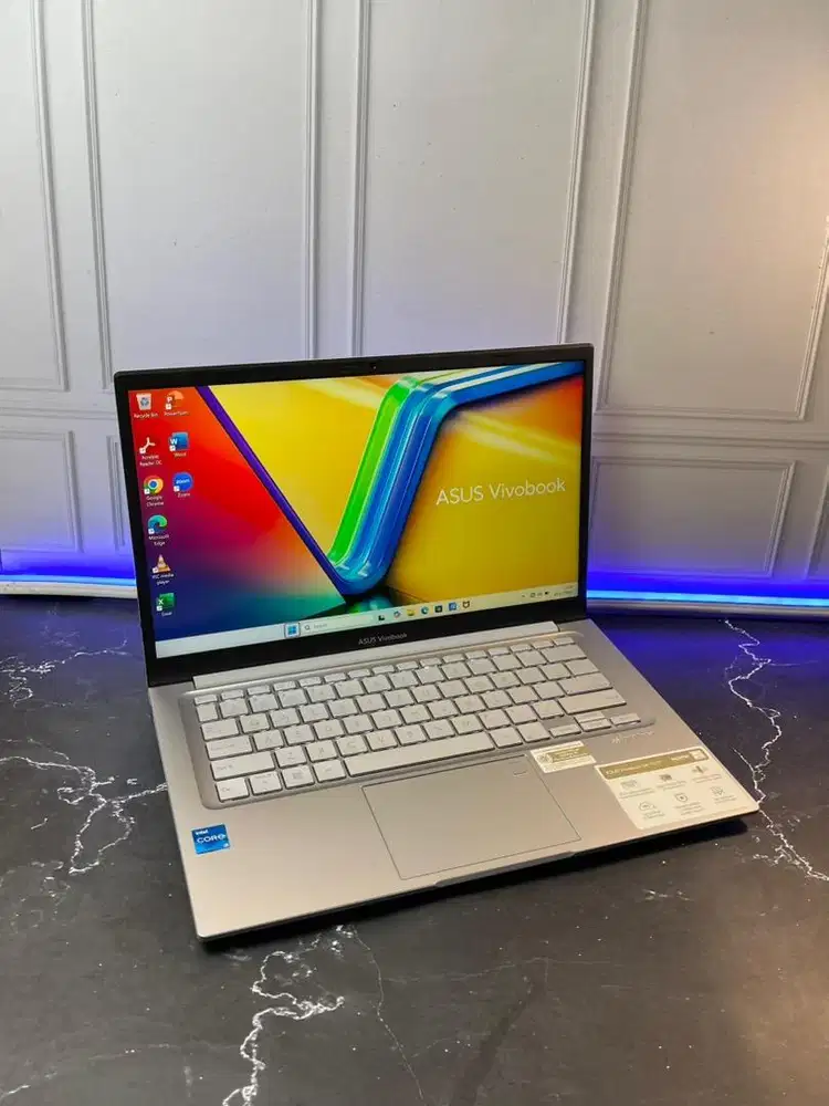 Asus Vivobook X1404VA minus lecet pemakain