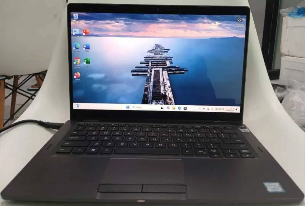 Laptop Touchscreen Dell Latitude 5300 Intel i5-8665U Gen 8 8GB 256GB