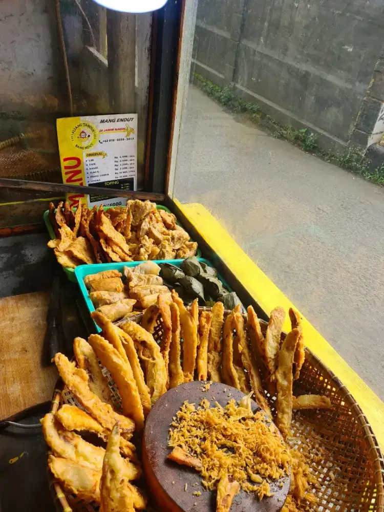 Mencari karyawan yang bisa jualan dan masak