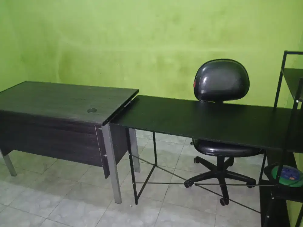 Meja 2 unit dan kursi