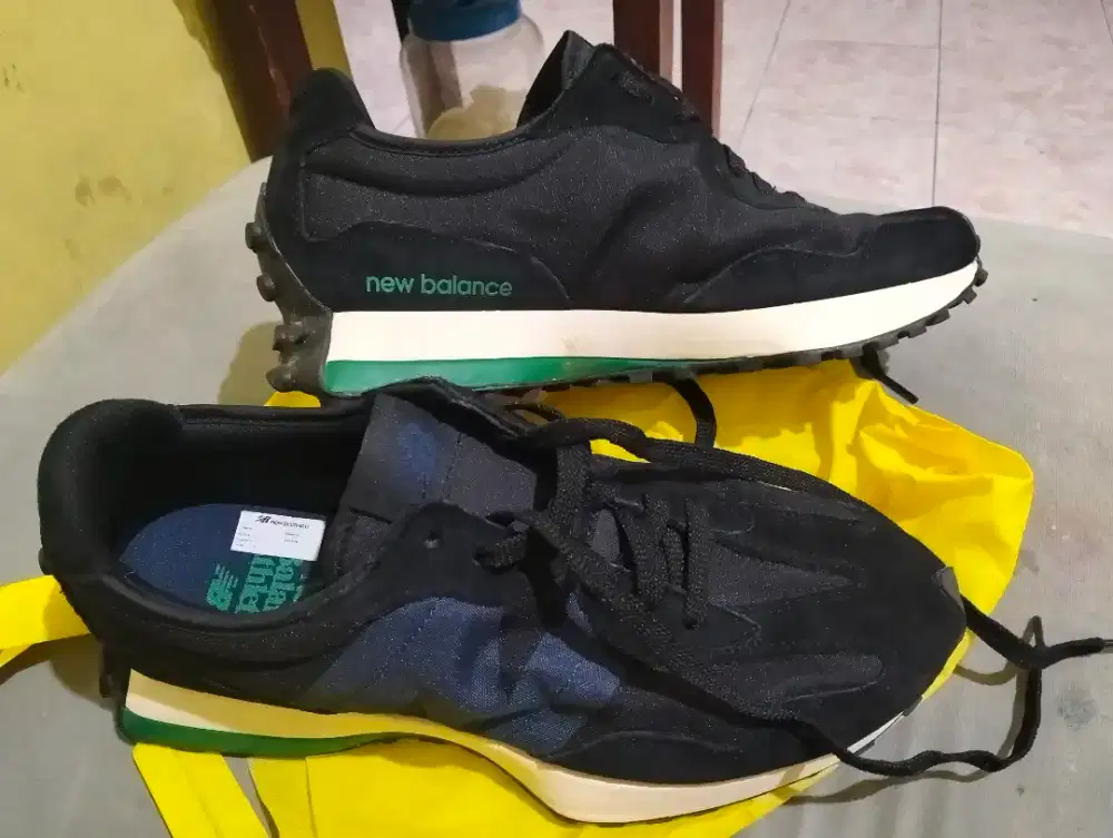 New Balance 327 size 44 insole 28cm