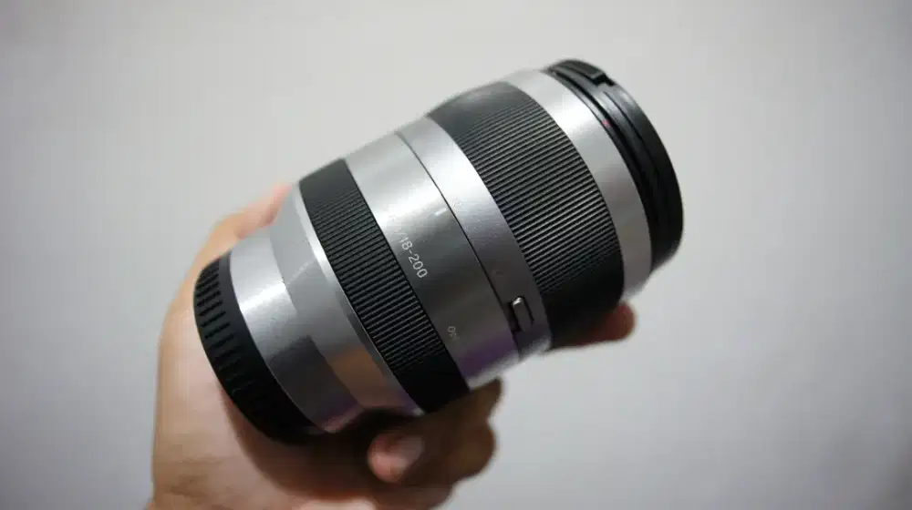 SONY E 18-200MM OSS
