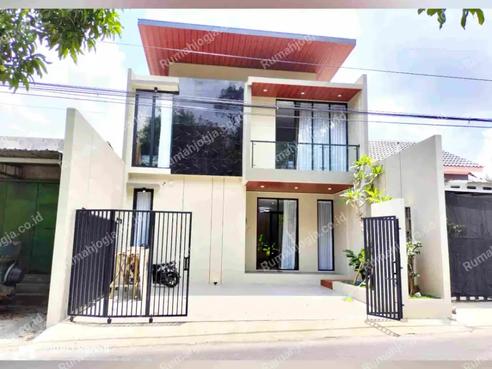 rumah baru 2 lantai sangat strategis jalan utama purwomartani
