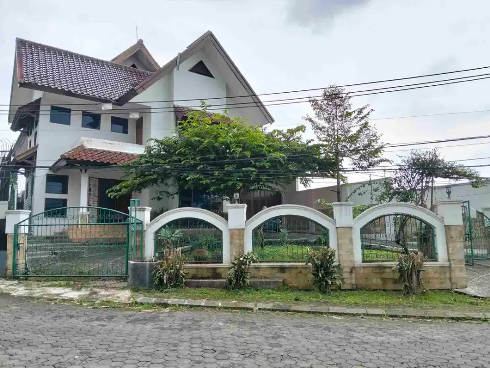 Dijual Rumah terawat di Setiabudhi Regensi
