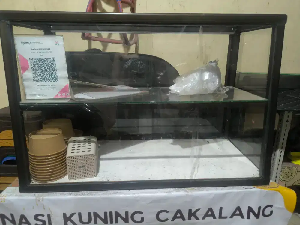Etalase Kaca Mulus
