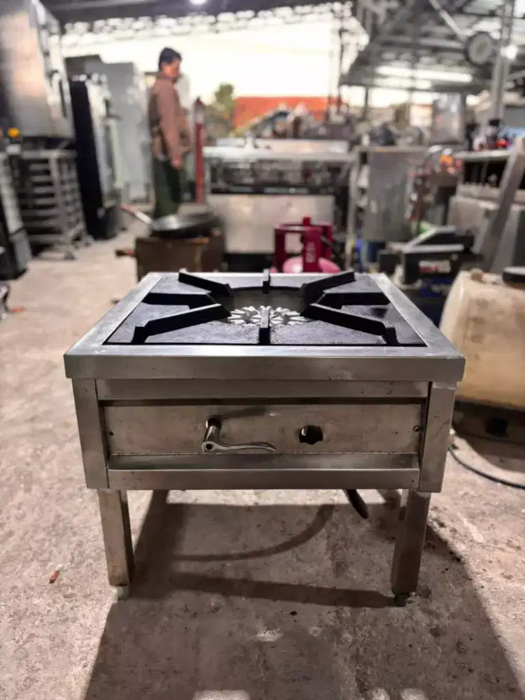 Kompor stockpot
Ukuran 60X60x55