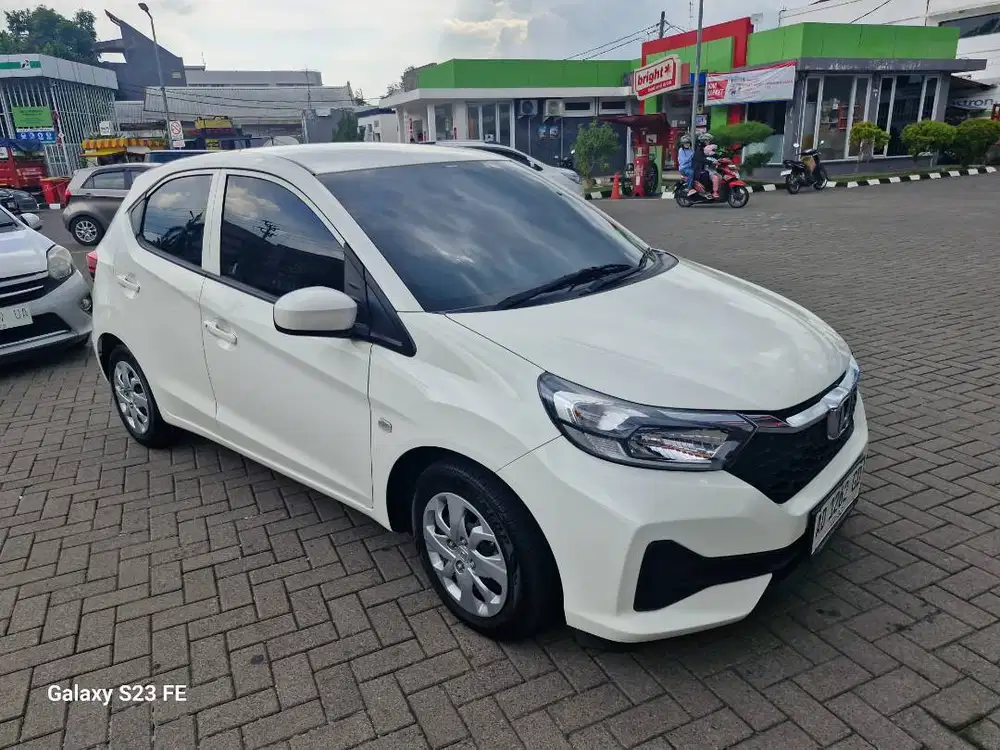 HONDA BRIO S MT (warna putih) 2025. almost new.