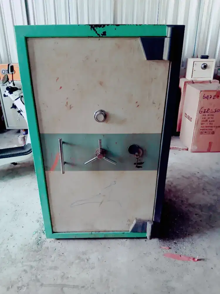 Brankas 1,5 meter bekas harga murah fungsi normal free ongkir