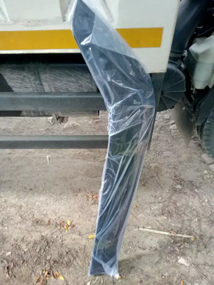 Talang air  untuk truk Dutro/Dyna model giga lebar.