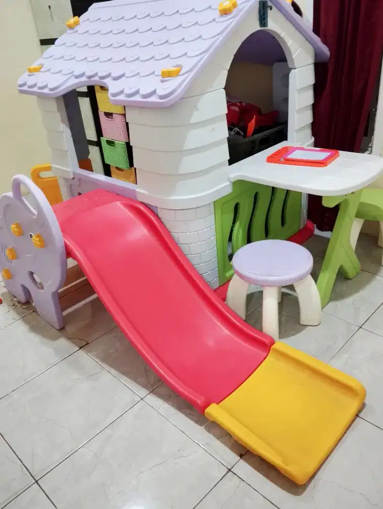 Mainan rumah rumah an