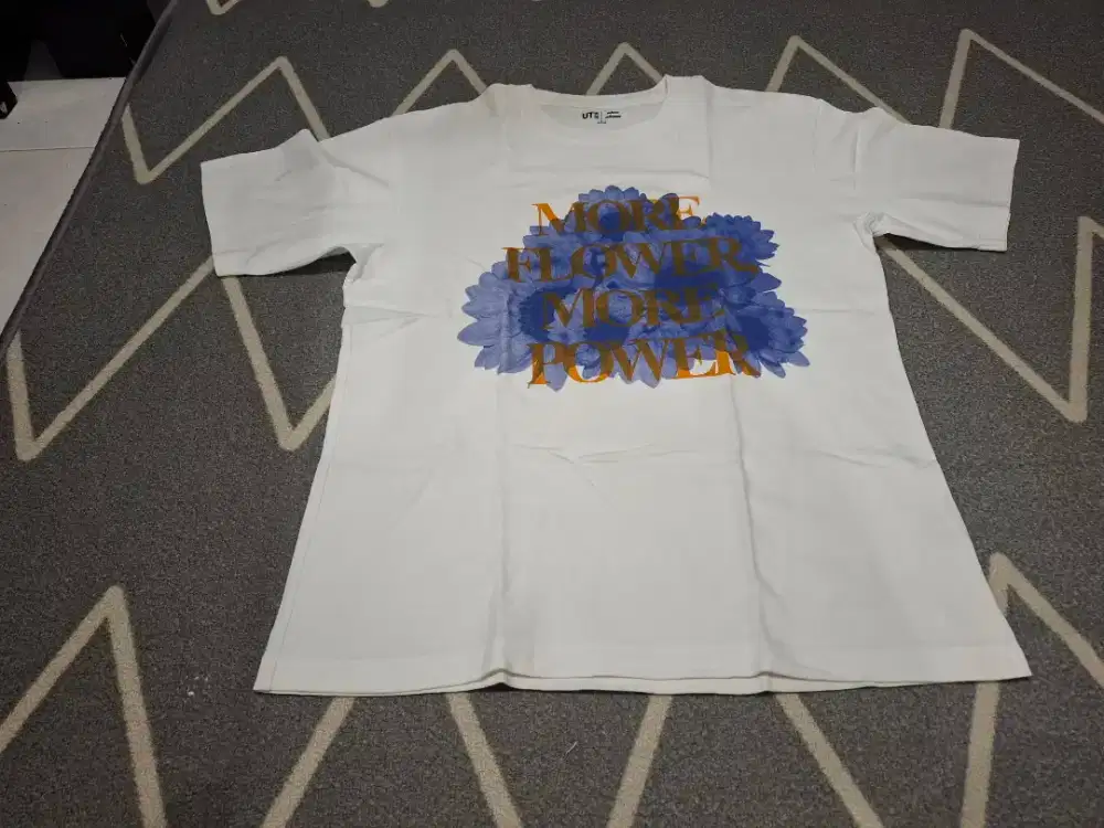 Kaos uniqlo x Alex Olson