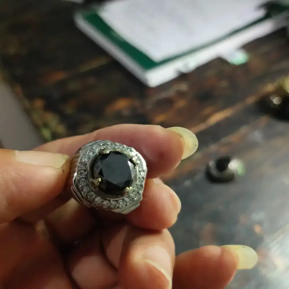 Mossinite diamond (black/hitam)