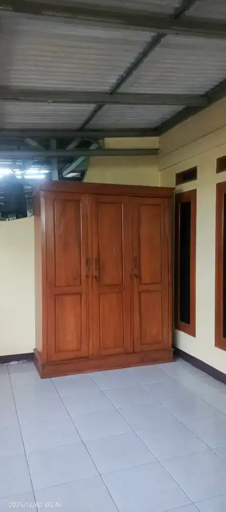 Lemari kayu jati