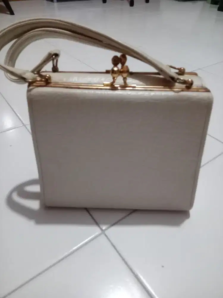 Tas jinjing merek elizabeth