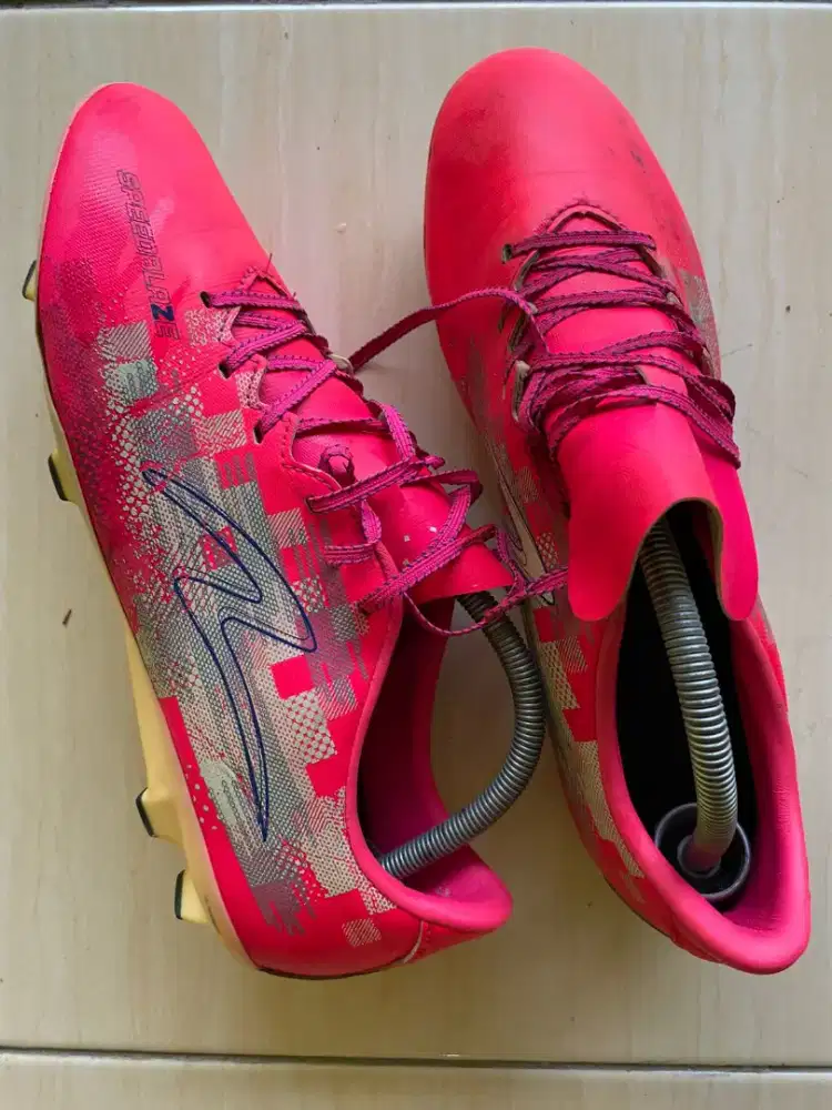 Sepatu Bola Specs