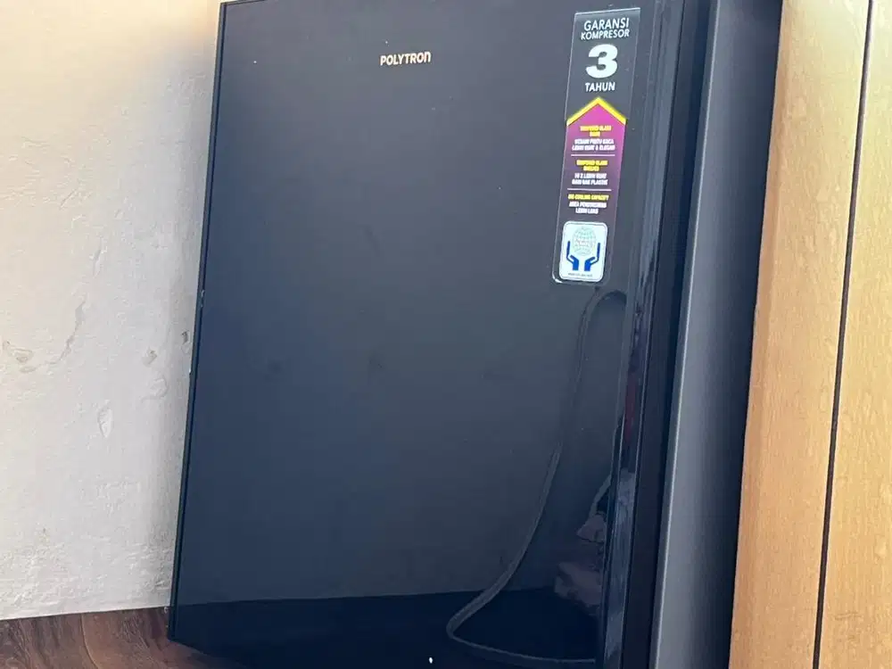 KULKAS/ Mini fridge POLYTRON