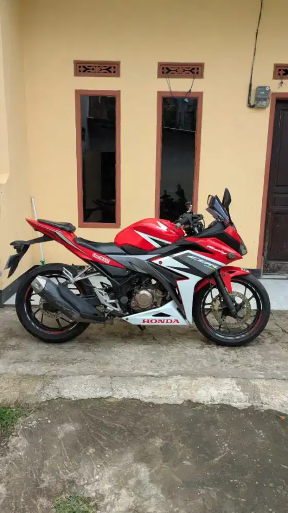 HONDA CBR 2017 merah