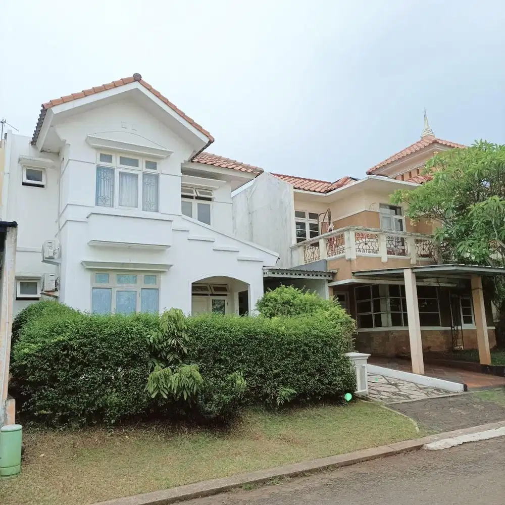 Di jual rumah 2 lantai siap huni ada halaman belakang di legenda wisat