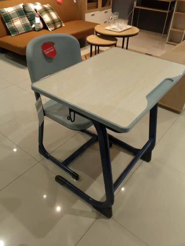 BANGKU SEKOLAH MODERN