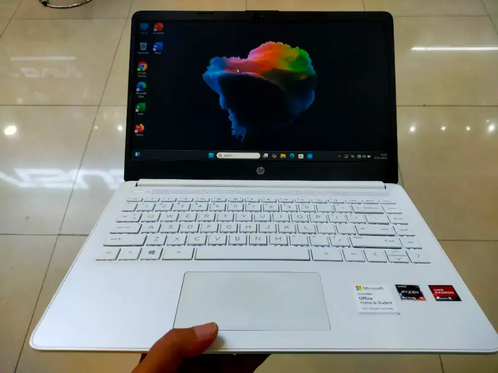 Dijual laptop Hp 14s RYZEN 5-5500U Ram 16GB DDR4 SSD 512GB Win11 Mulus