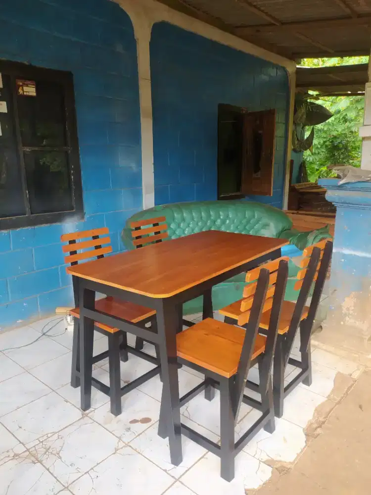 Meja kursi cafe dan makan biasa