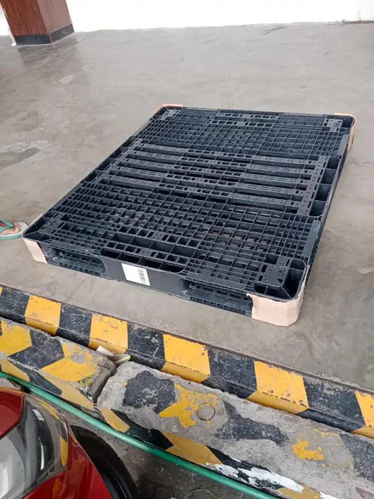 Beli pallet plastik bekas dan baru dengan kualitas yang baik