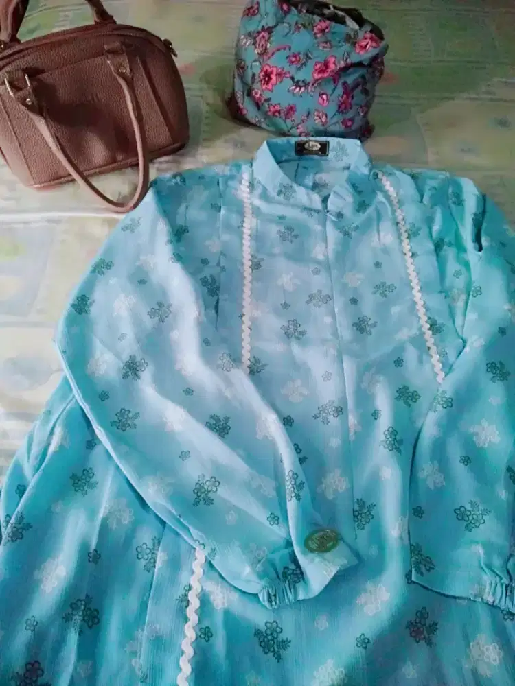 satu set baju gamis,mukena,tas di jual take all 250rb