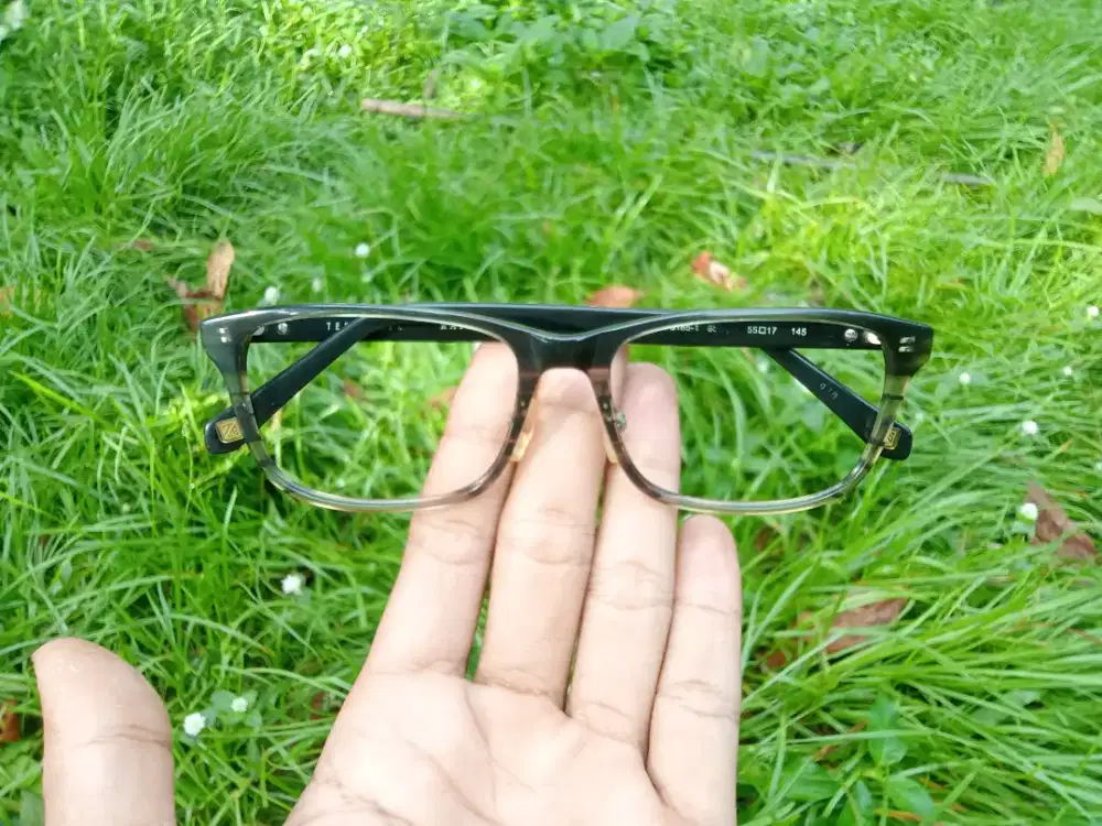 Kacamata TED BAKER original kondisi pisik mulus