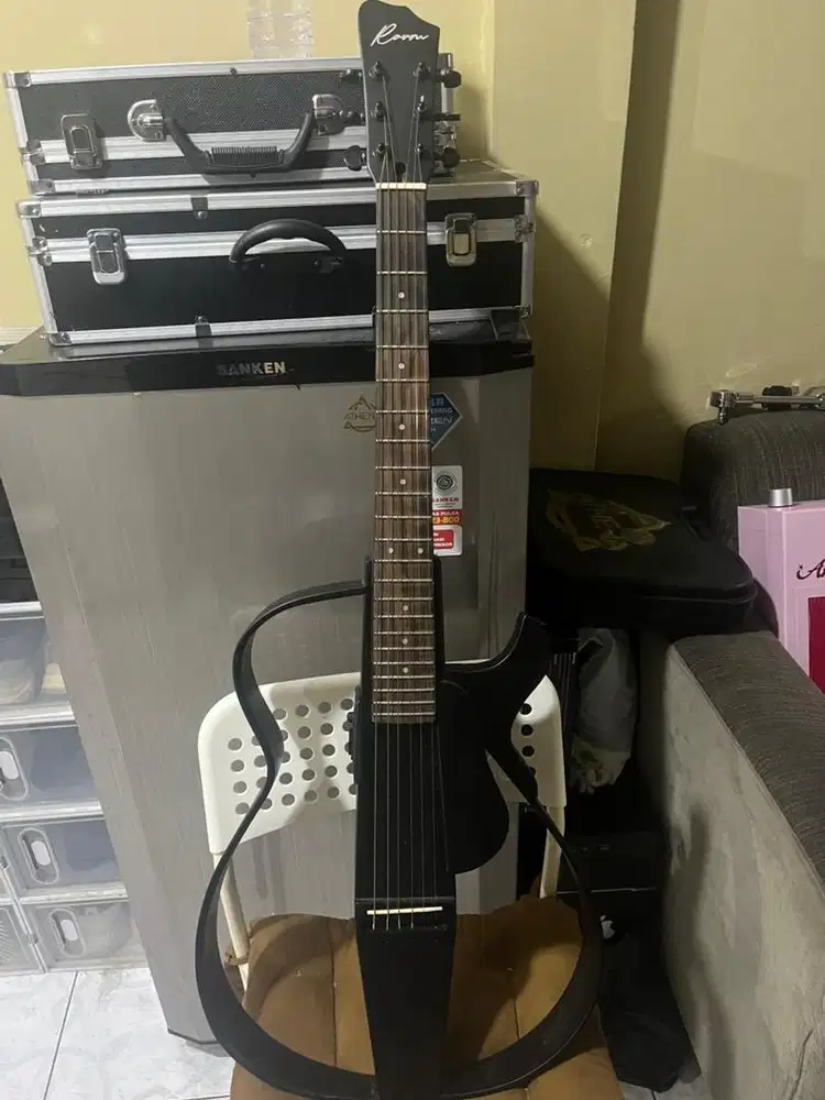 Gitar akustik merk raum