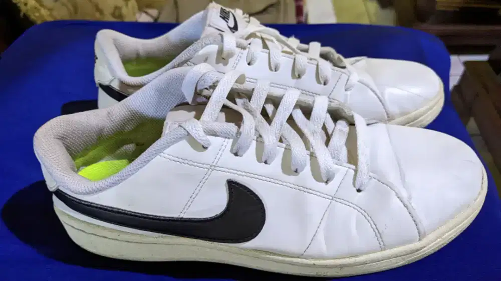 sepatu nike warna putih