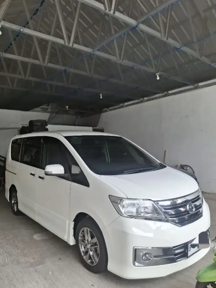 Nissan serena 2014